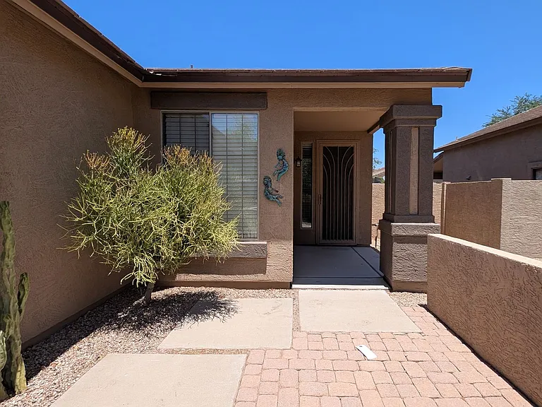 4236 E Oxford Ln — Photo 4