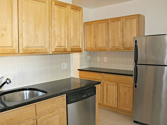 4th image of 350 Sterling St #J5