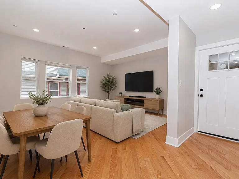 1454 W Fargo Ave #2R — Photo 3