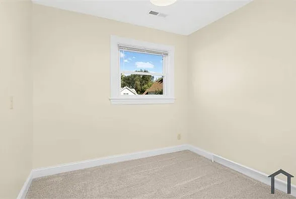 462 Beaumont St — Photo 22