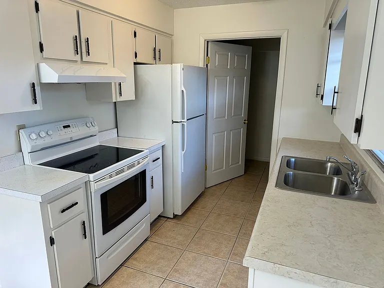706 Lee St #B — Photo 11