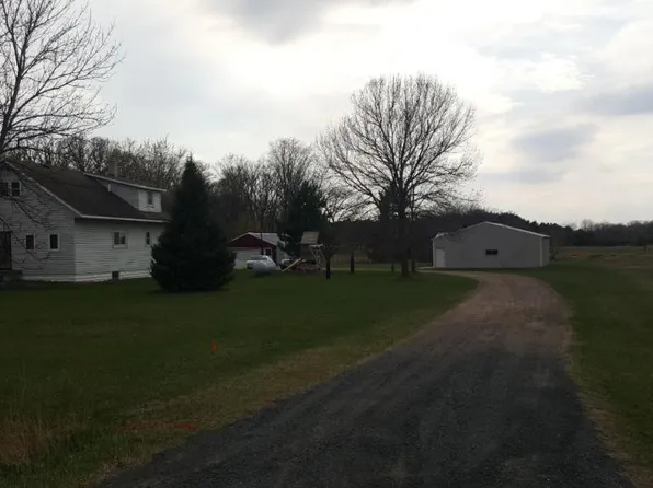 38548 Oasis Rd, Lindstrom, MN 55045