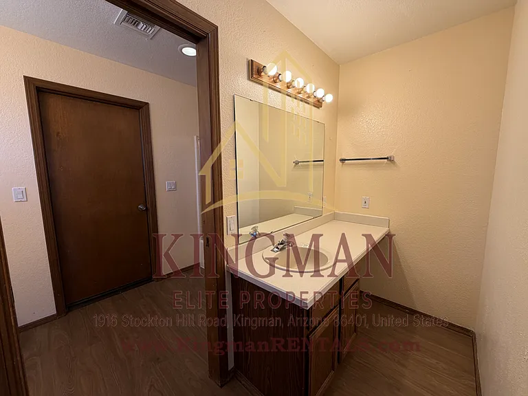 2604 Phoenix Ave — Photo 17