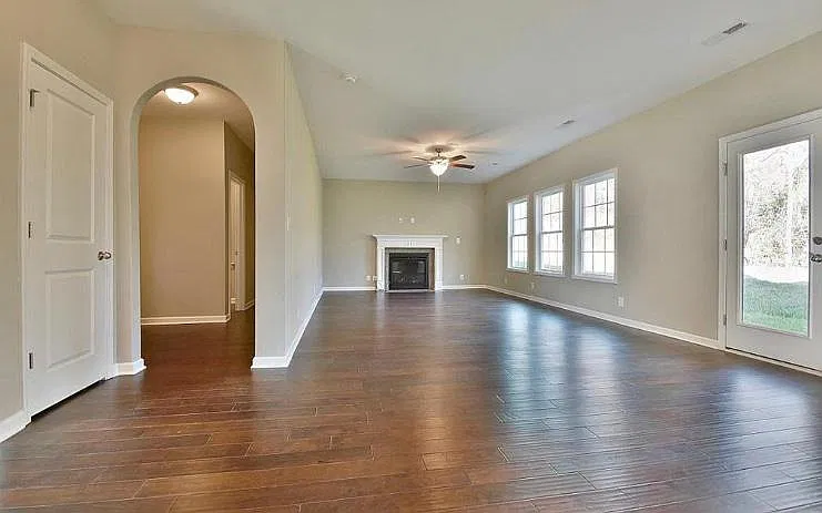 4 bed, 2.5 bath, 2347 sqft, $3,500 — Photo 3