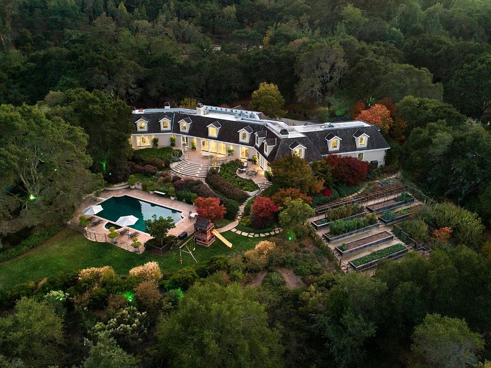 1st image of 1 Bridle Ln