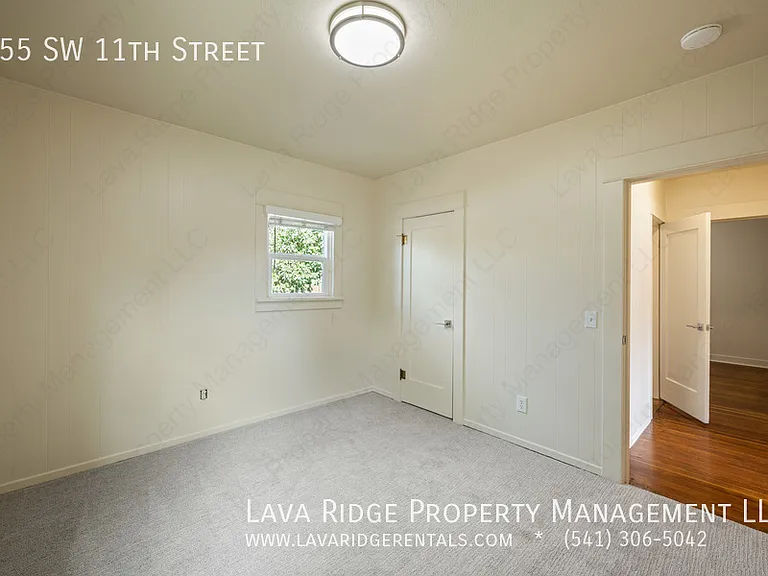 655 SW 11th St — Photo 10