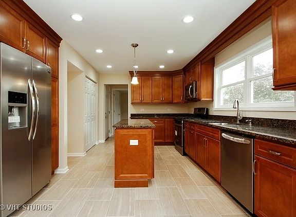 3rd image of 593 Peachtree Ln