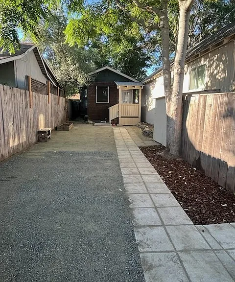 137 Pine Ave — Photo 11