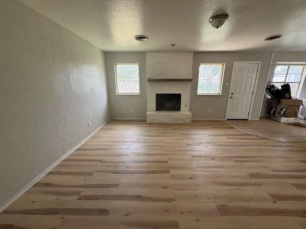 3 bed, 2.0 bath, 1329 sqft, $1,499 — Photo 3