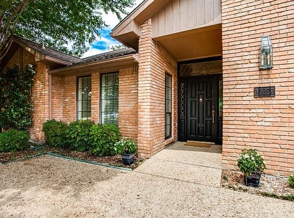3rd image of 10027 Woodlake Dr