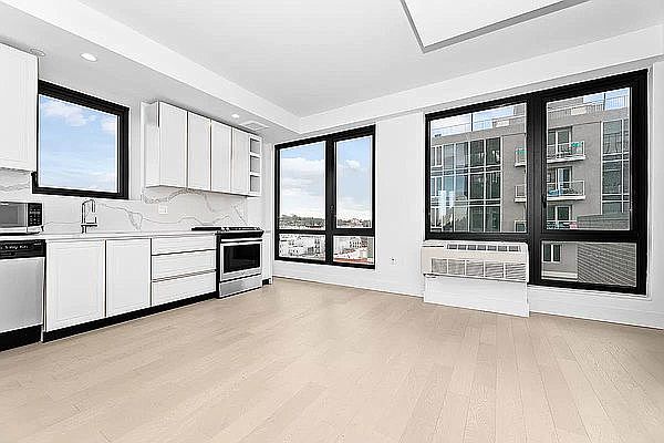 1st image of 557 4th Ave #915