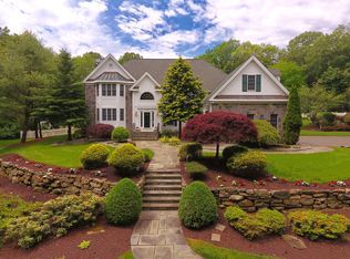 10 Salt Meadow View Ln, Guilford, CT 06437