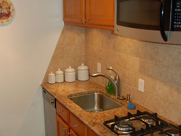4th image of 333 E 66th St APT 1H