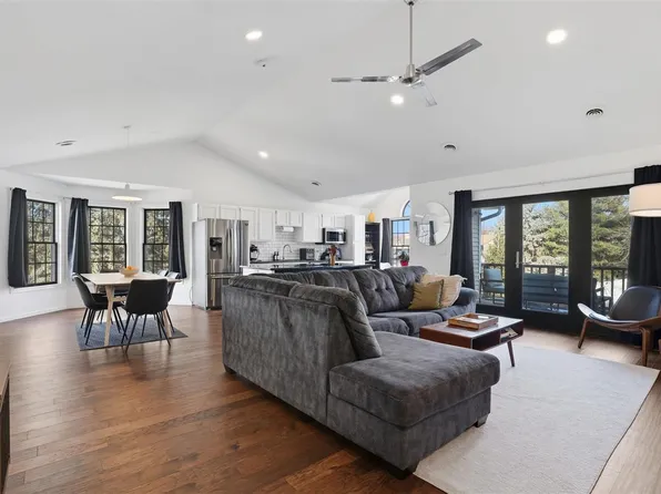 2382 Willowbrooke Ln, Iowa City, IA 52246