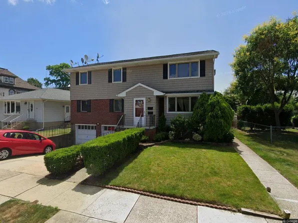 10 Doxsey Pl APT 2, Lynbrook, NY 11563