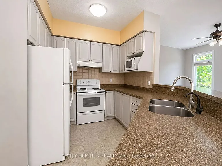 555 Grasslands Ct — Photo 6