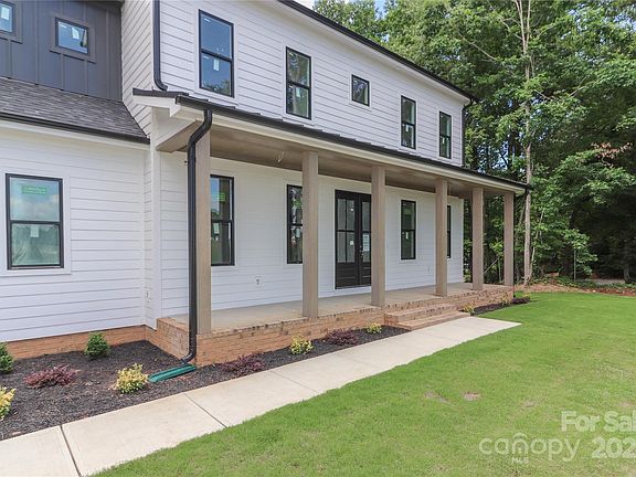 2nd image of 4443 Giles Ave