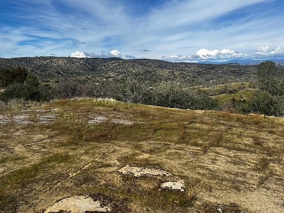 3rd image of 1572 Lilley Mountain Dr