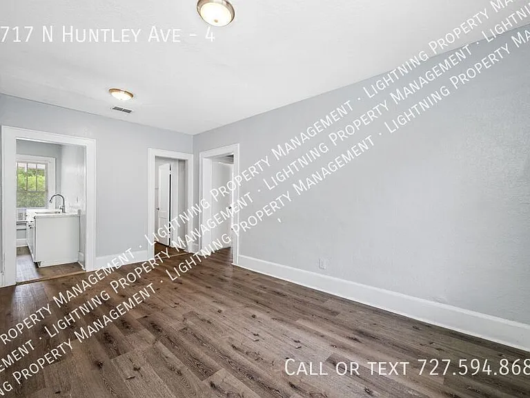 7717 N Huntley Ave #4 — Photo 7