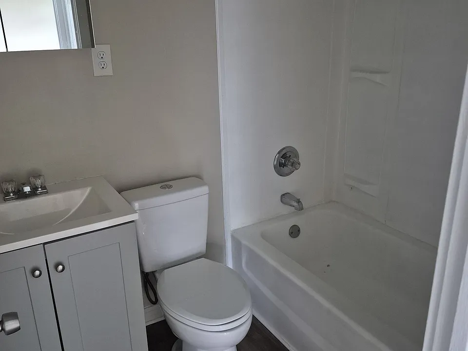 225 W Fairview Rd