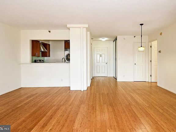 2nd image of 900 N Stafford St APT 1706