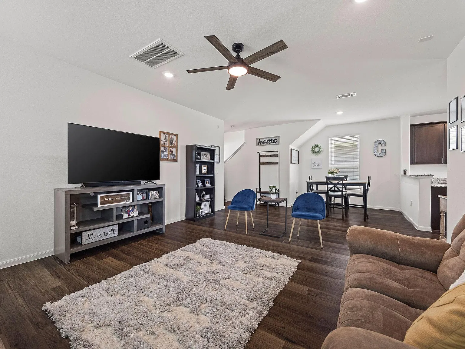4 bed, 3.0 bath, 2048 sqft, $2,400 — Photo 4