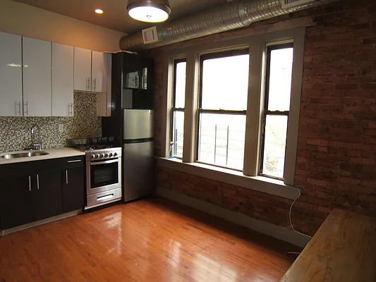 Rented by Joel Weisz, LREB | media 33