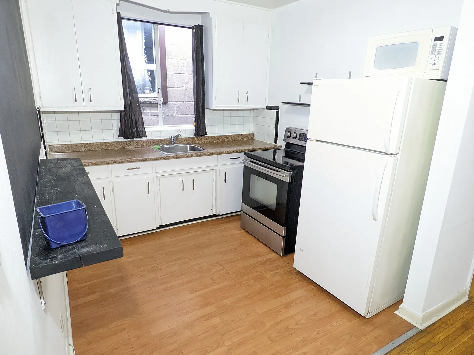 1476 Eglinton Avenue West Toronto — Photo 3