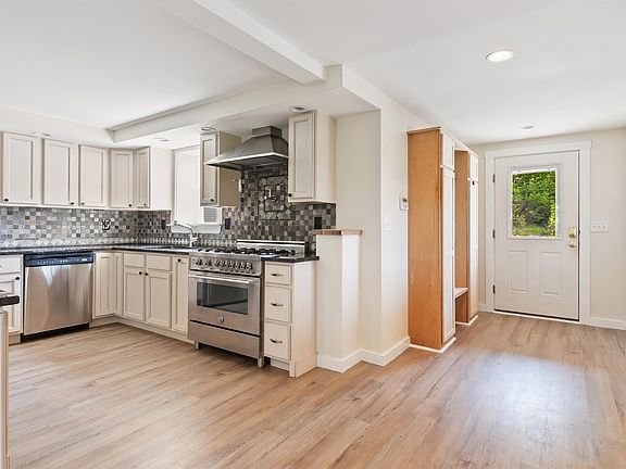 4th image of 91 Bouldervale Road