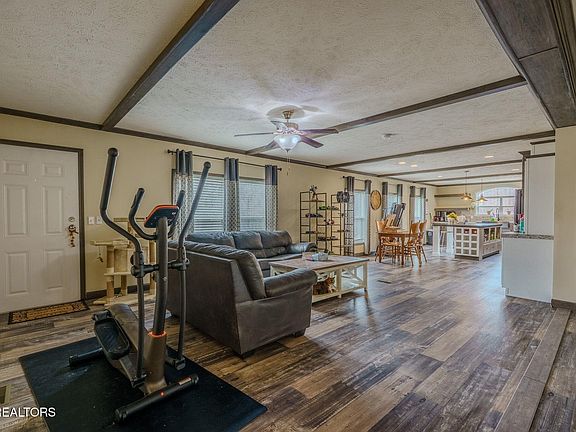 3rd image of 1738 Dumplin Loop Rd