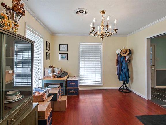 5th image of 905 Henrietta Ln