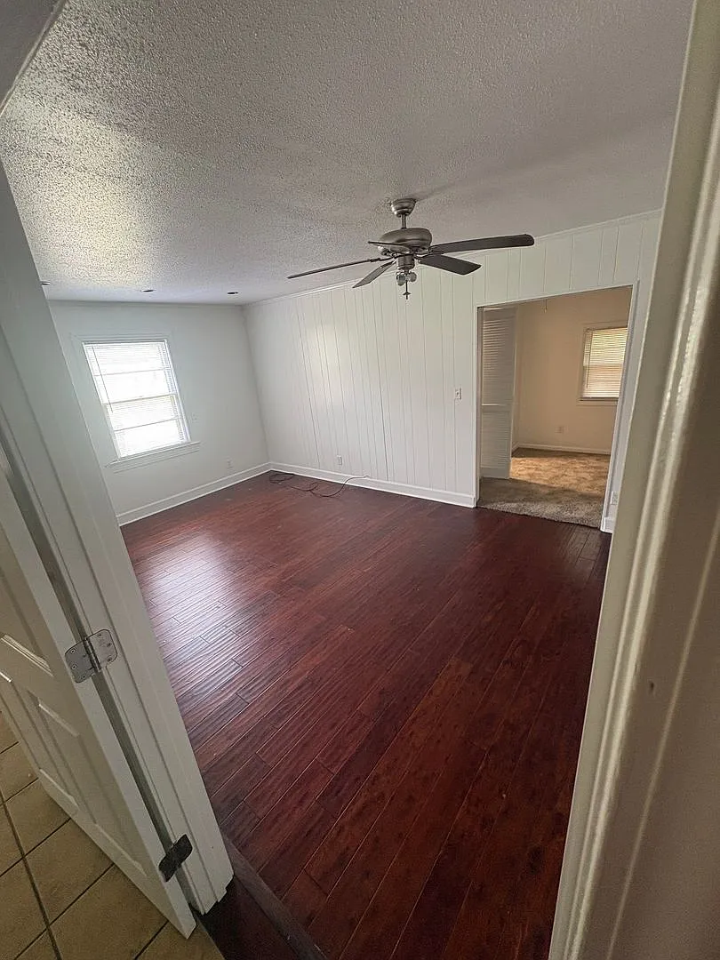 320 Ray Ave. — Photo 4