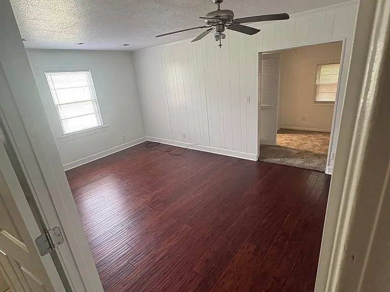 320 Ray Ave — Photo 4
