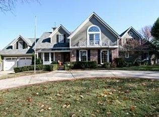 6609 Overhill Rd, Mission Hills, KS 66208