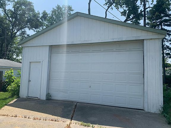 3rd image of 26049 Palmer Blvd