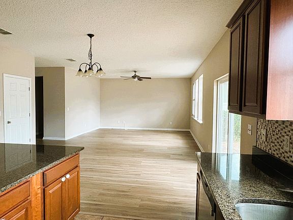 4th image of 12179 Hatherden Ct
