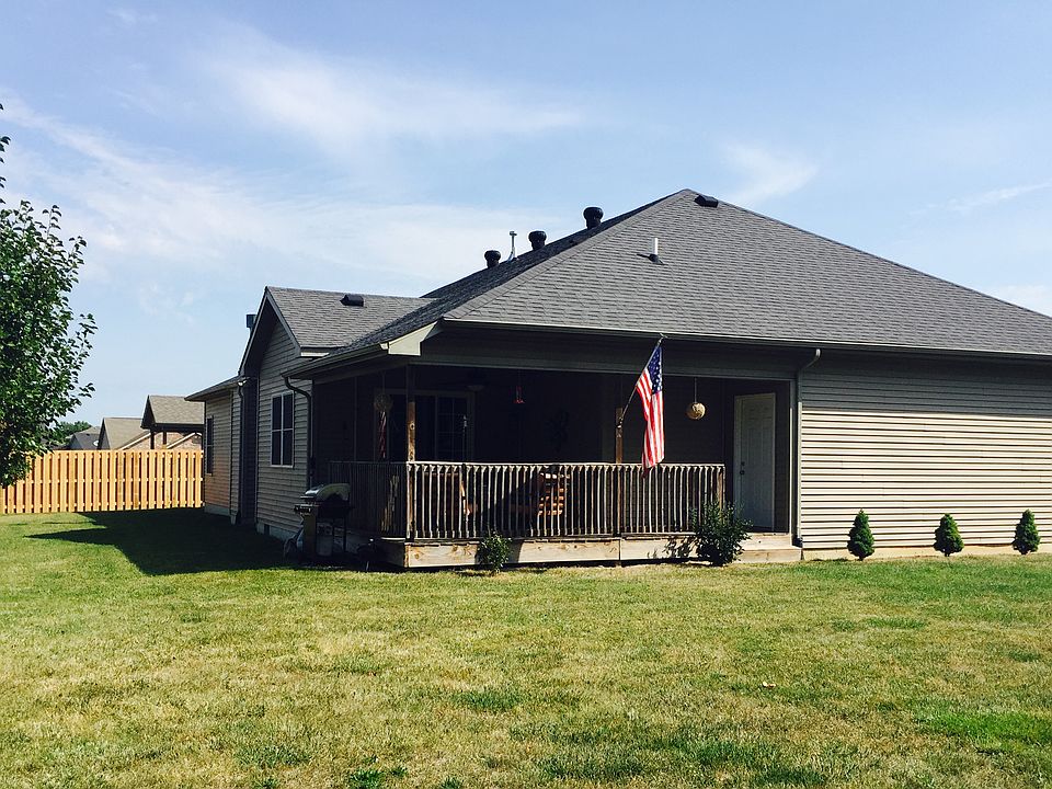 2nd image of 415 Parkview Dr