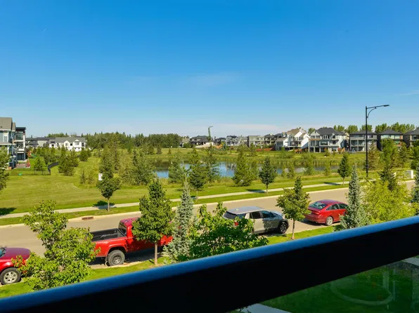 8265 Chappelle Way SW, Edmonton, AB T6W 3Y8