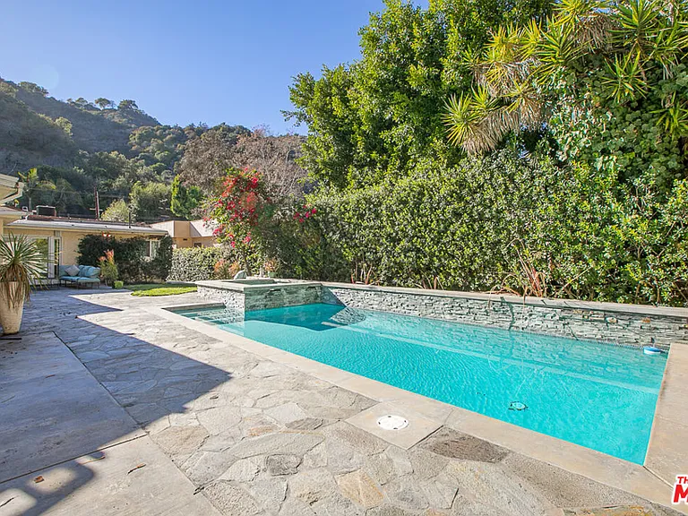 1628 Benedict Canyon Dr — Photo 3