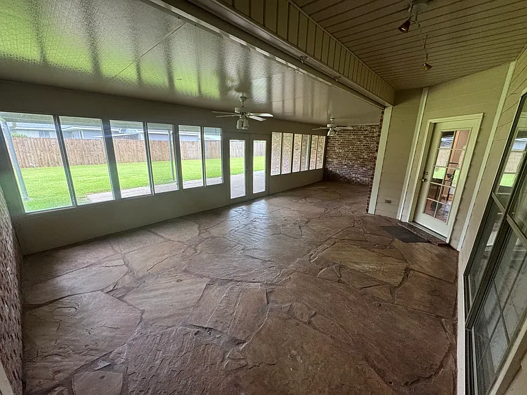 127 Lynn Dr — Photo 16