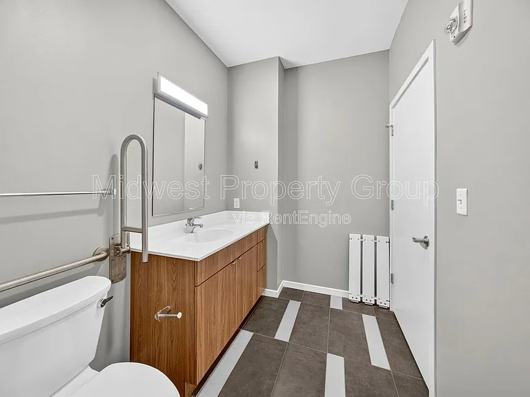 4100 Lindell Blvd #302 — Photo 11