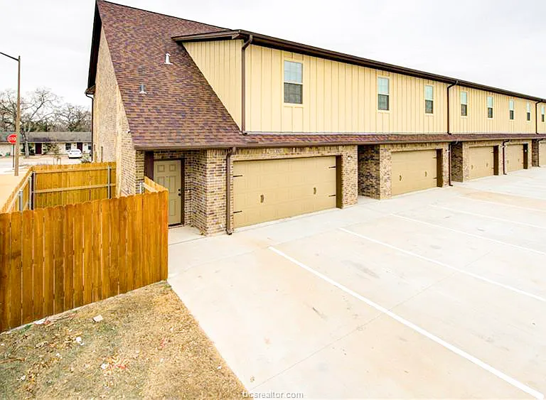 3201 Cain Rd — Photo 2