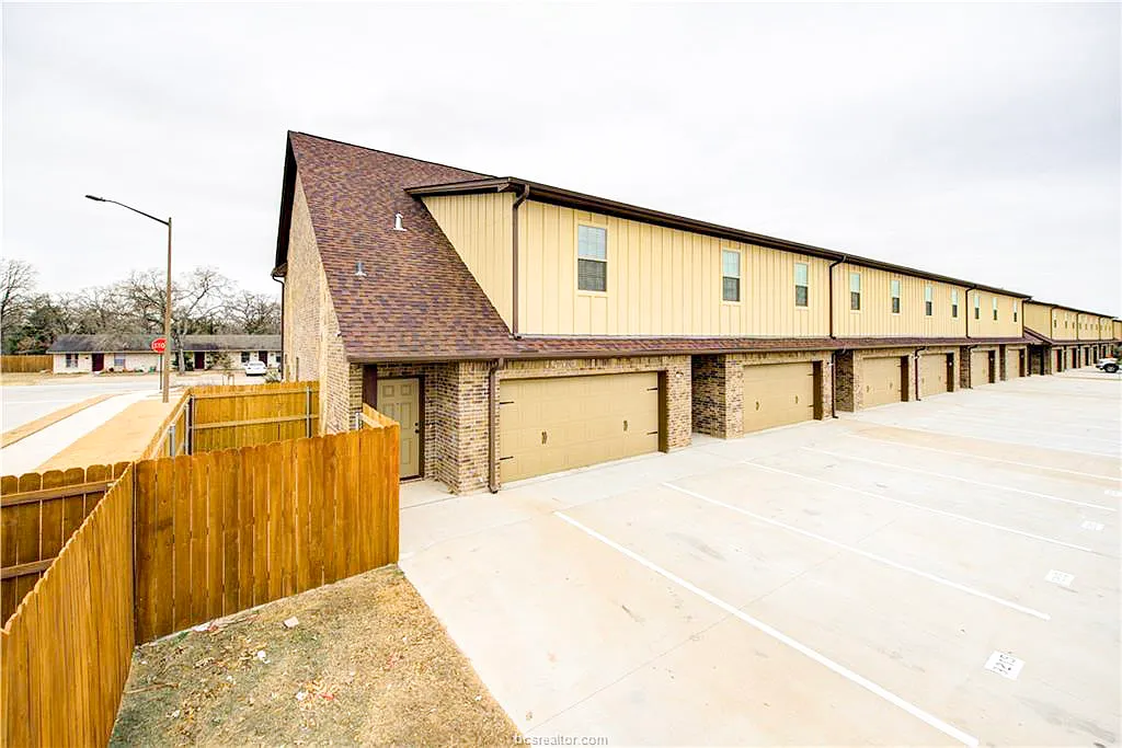 Building Photo - 3201 Cain Rd