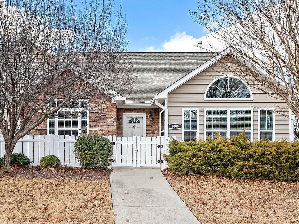 1st image of 1066 Blue Bird Ln