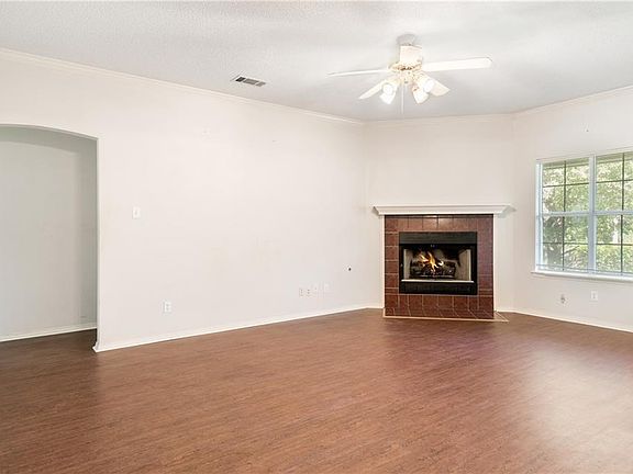 4th image of 1108 Aspen Ave