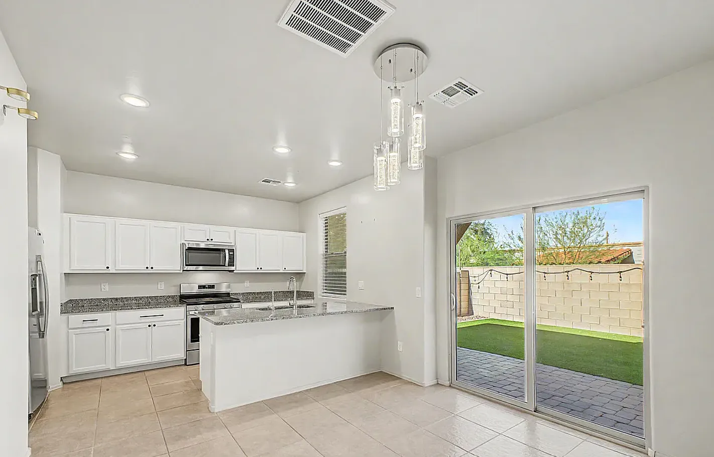 3 bed, 1558 sqft, $2,200 — Photo 2