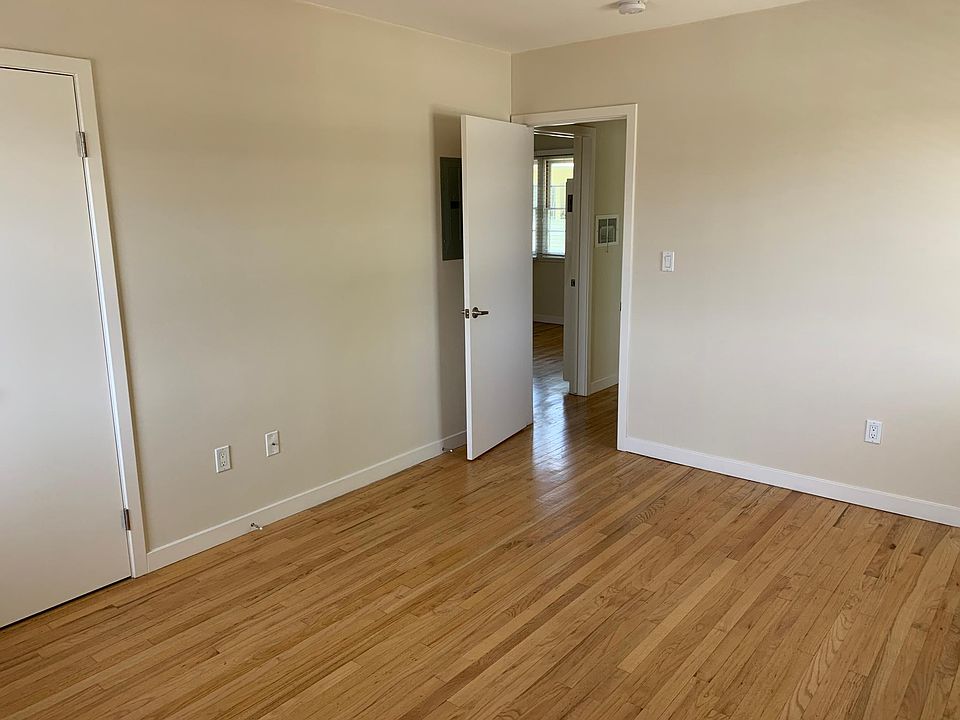 1st image of 976 Elkland Pl APT 4