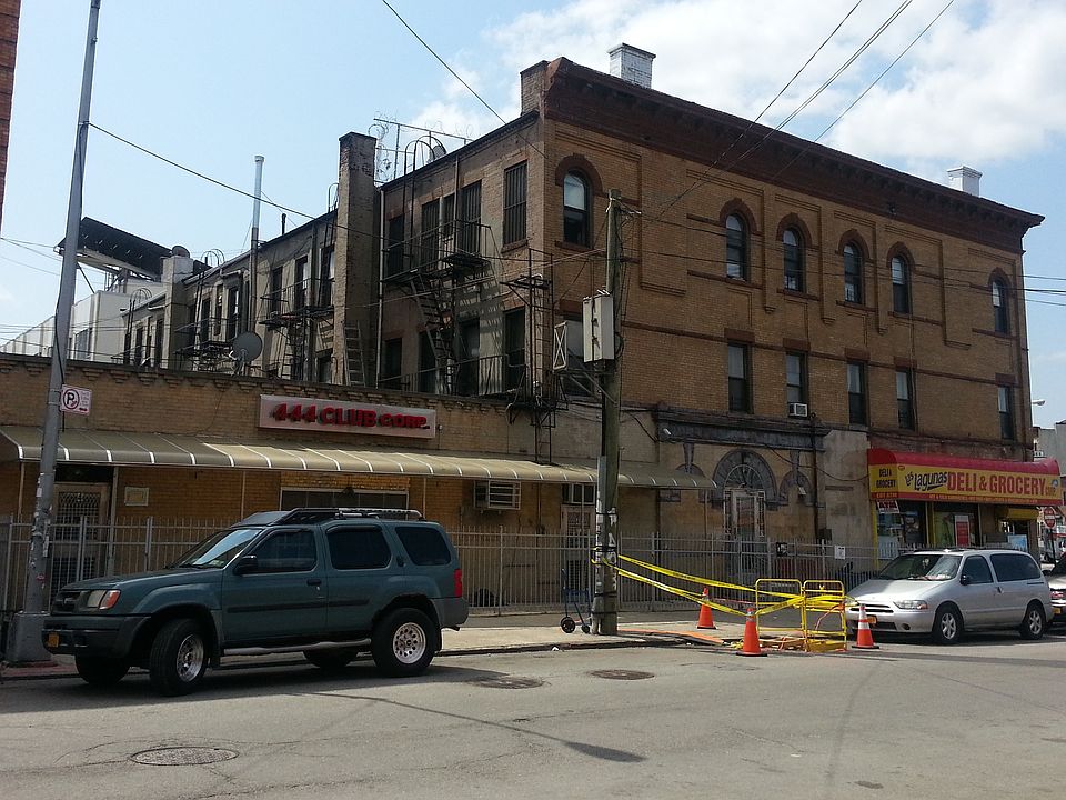 1st image of 444 Melrose St