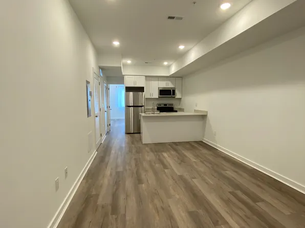 667 N 52nd St #C, Philadelphia, PA 19131