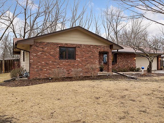 3rd image of 1795 Lake Valentine Rd